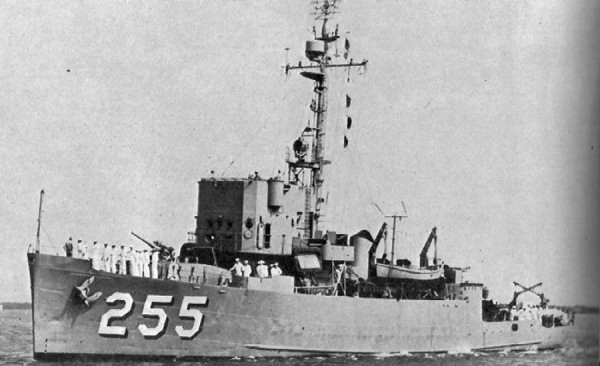 USS_Jubilant_(AM_255).jpg