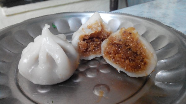Ukadiche_Modak,_full_and_split.jpg