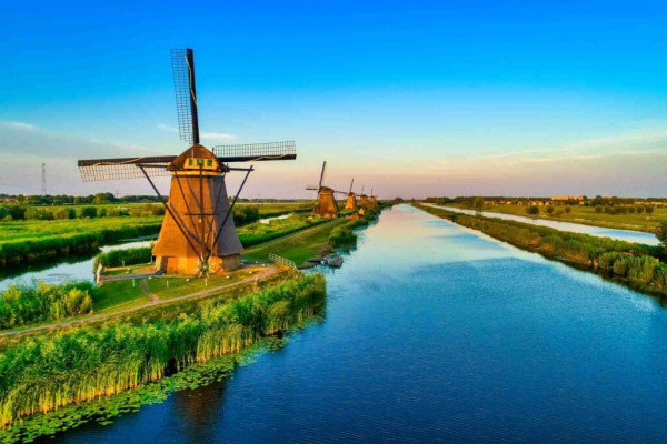 windmills-kinderdijk-netherlands-1024x682.jpg