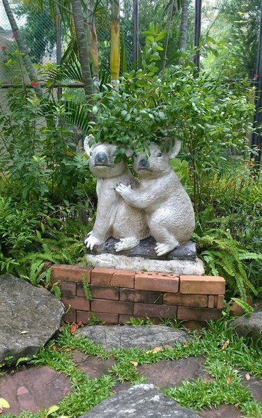 To bad I didn't got to see the real koalas...<br /><br />Are these statues supposed to be koalas?