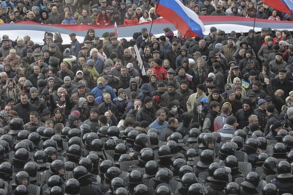 2014-03-16T133935Z_906191081_LR1EA3G11XOOI_RTRMADP_3_UKRAINE-CRISIS-EAST-1024x682.jpg